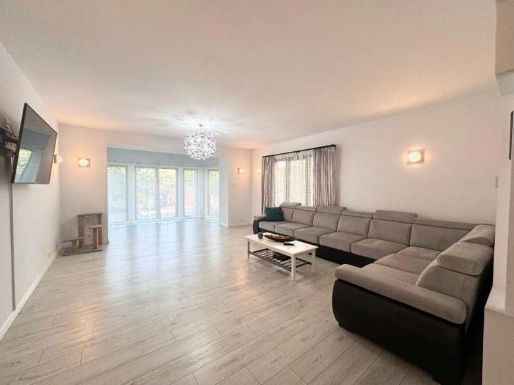 Casă cu 5 camere cu Teren 385 Mp în Bucureștii Noi
