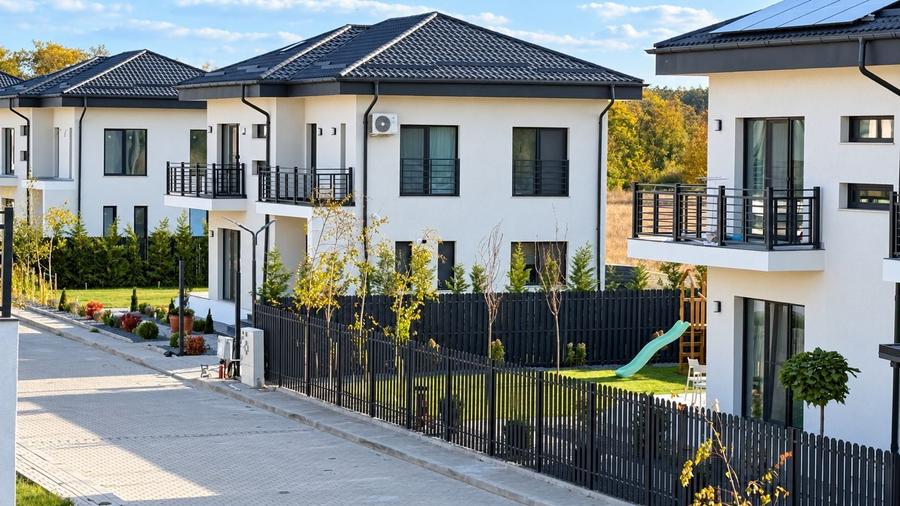 Casă individuală cu 5 camere cu Teren 447 Mp în Corbeanca