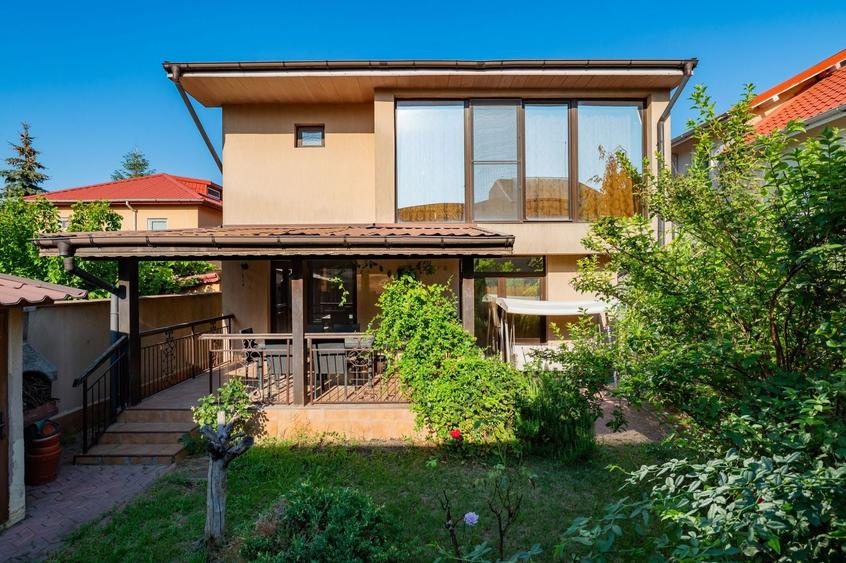 Casă individuală cu 4 camere cu Canalizare în Sud