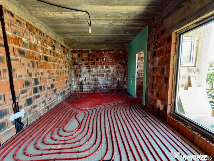 Casă cu 5 camere cu Teren 400 Mp în Central
