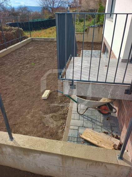 Duplex cu 4 camere cu Canalizare în Dâmbul Rotund