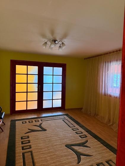 Casă individuală cu 5 camere cu Canalizare în Ghirdoveni