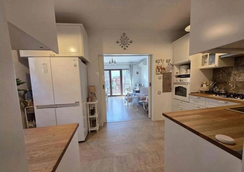 Casă cu 5 camere cu Teren 240 Mp în Barbu Văcărescu