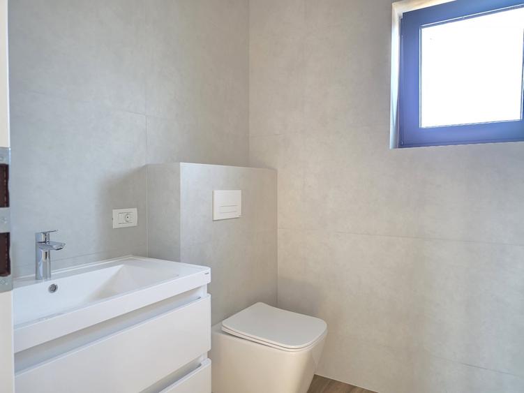 Casă individuală cu 4 camere cu Canalizare în Cristian