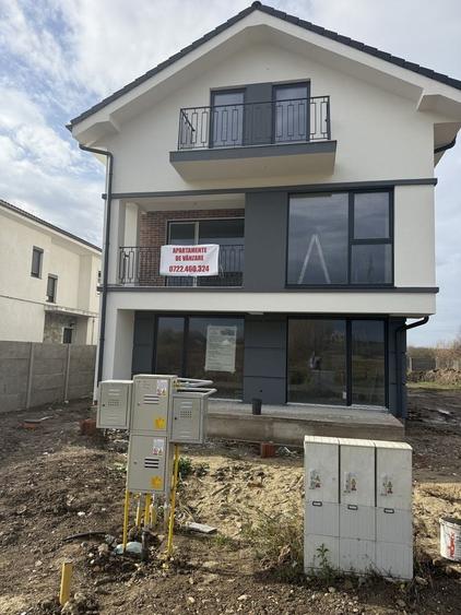 Apartament cu 3 camere decomandat în Ghiroda