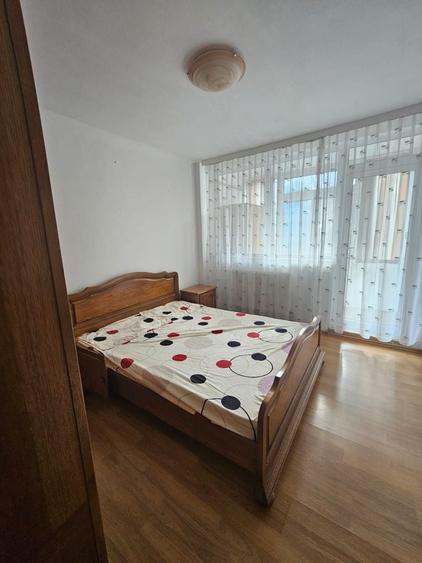Apartament cu 3 camere semidecomandat în Negru Vodă