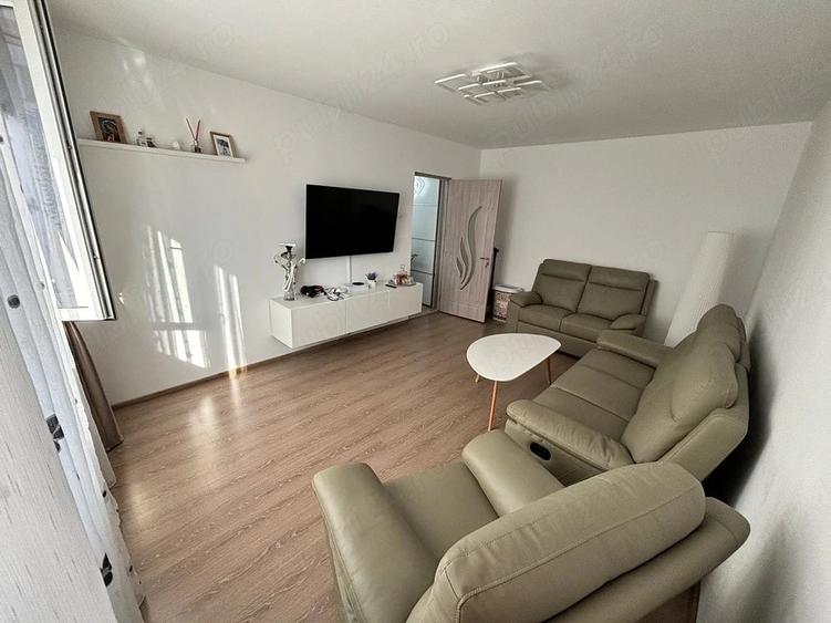 Apartament cu 2 camere decomandat în Titan