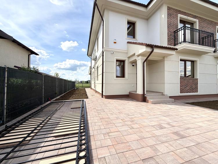 Duplex cu 5 camere cu Canalizare în Dumbrăvița