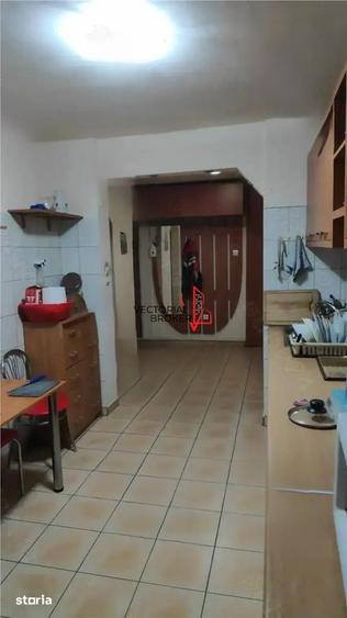 Apartament cu 4 camere semidecomandat, mobilat în Pantelimon