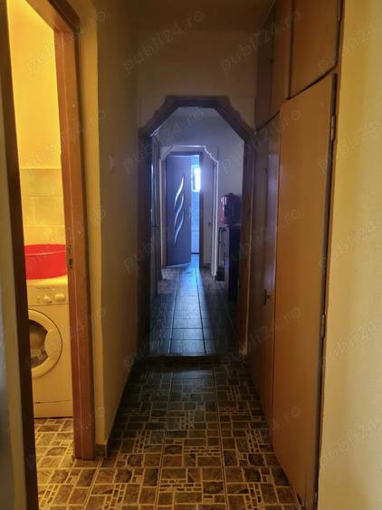 Apartament cu 3 camere decomandat în Brezoi
