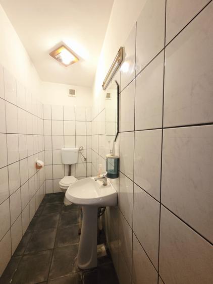 Spațiu comercial, de 200 mp, în Micro 17