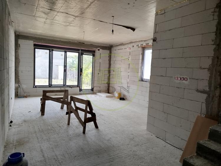 Duplex cu 10 camere cu Canalizare în Cantemir