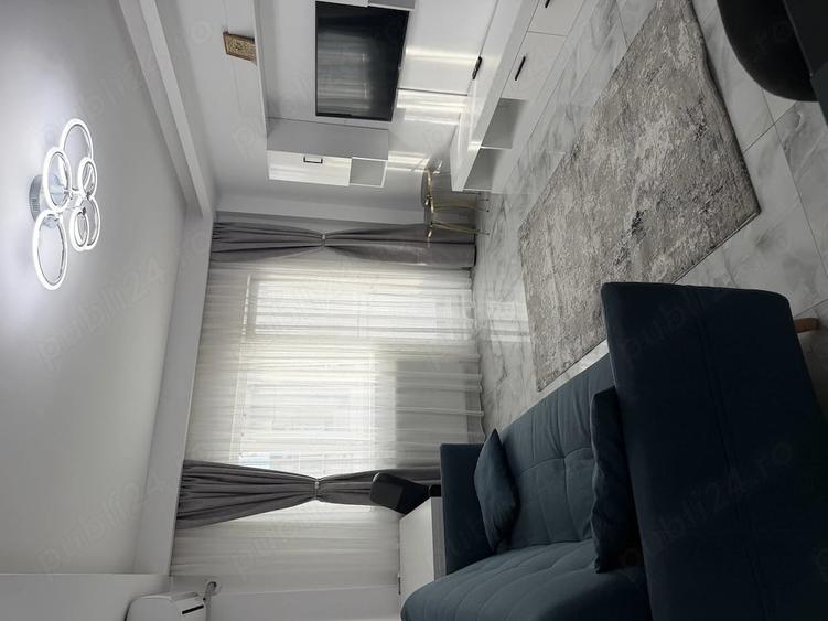 Apartament cu 3 camere semidecomandat în Tineretului