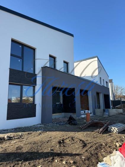 Duplex cu 4 camere cu Canalizare în Dezmir