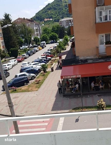 Apartament cu 2 camere semidecomandat în Est