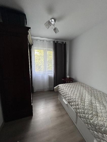 Apartament cu 3 camere semidecomandat în Drumul Găzarului