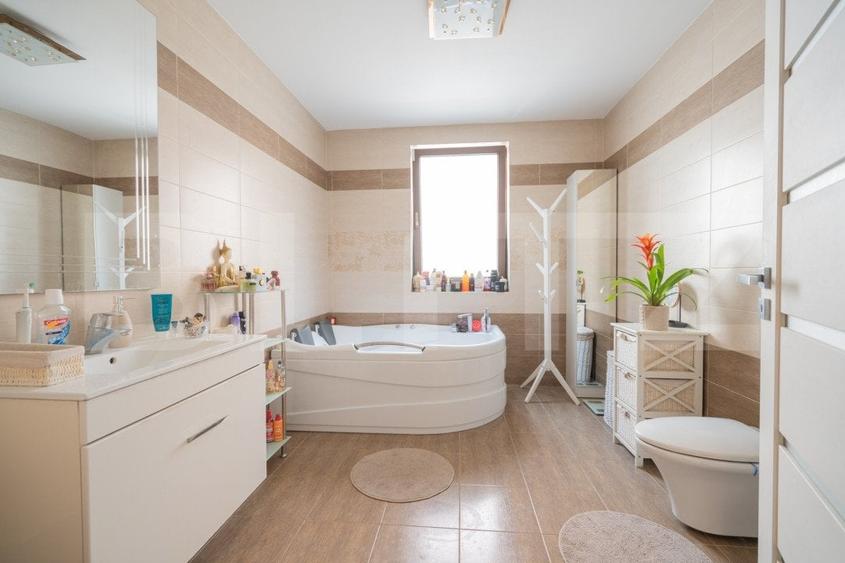 Casă individuală cu 5 camere cu Teren 680 Mp în Dumbrăvița
