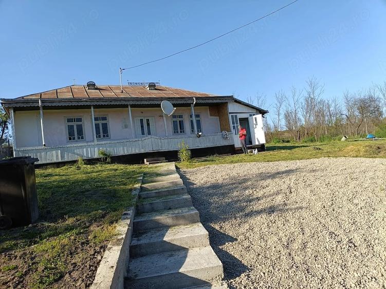 Casă cu 3 camere cu Teren 3250 Mp în Românești