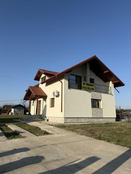 Casă cu 4 camere cu Teren 140 Mp în Sinești