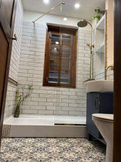 Casă individuală cu 8 camere cu Piscina în Ghermănești