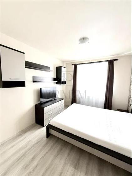 Apartament cu 3 camere semidecomandat în Lipovei