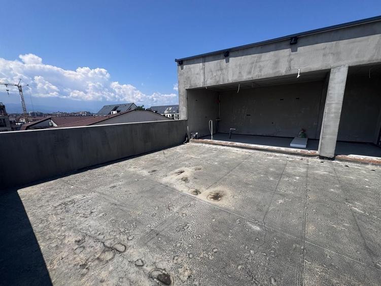 Penthouse cu 3 camere decomandat în Țiglari
