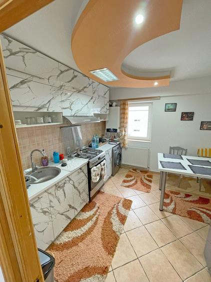 Apartament cu 3 camere decomandat, mobilat în Central