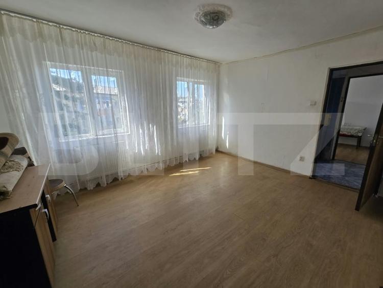 Apartament cu 3 camere decomandat, mobilat în Micro 9