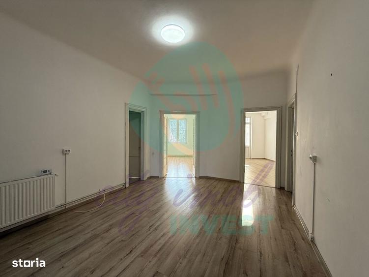 Apartament cu 3 camere semidecomandat în Romană