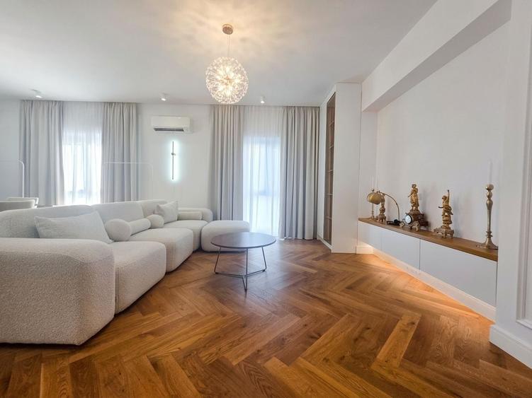 Apartament cu 4 camere decomandat în Pipera