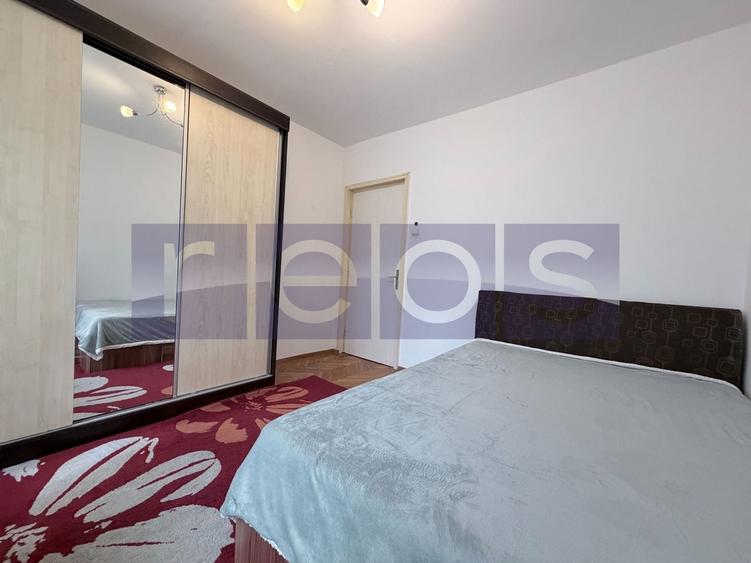 Apartament cu 3 camere semidecomandat în Pajura