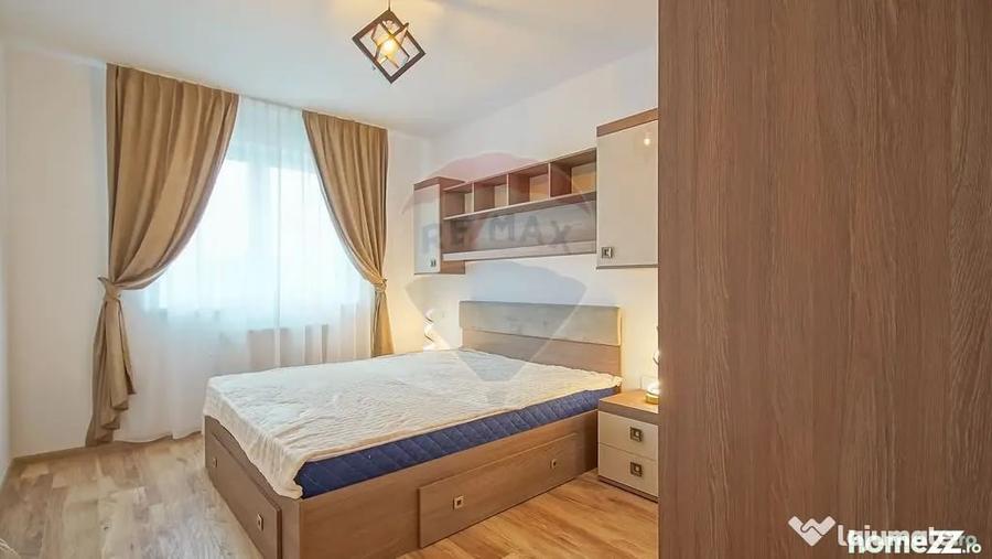 Apartament cu 3 camere decomandat în Tractorul