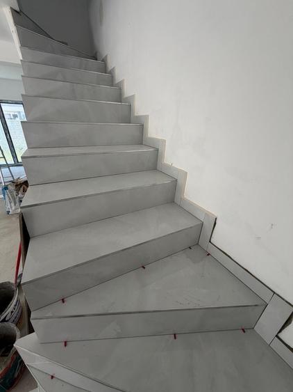 Casă individuală cu 4 camere cu Canalizare în Central