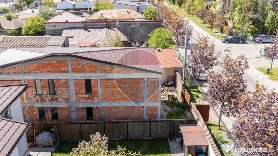 Casă cu 5 camere cu Teren 264 Mp în Central