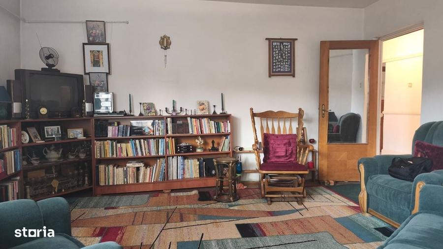 Apartament cu 2 camere decomandat în Piața Centrală