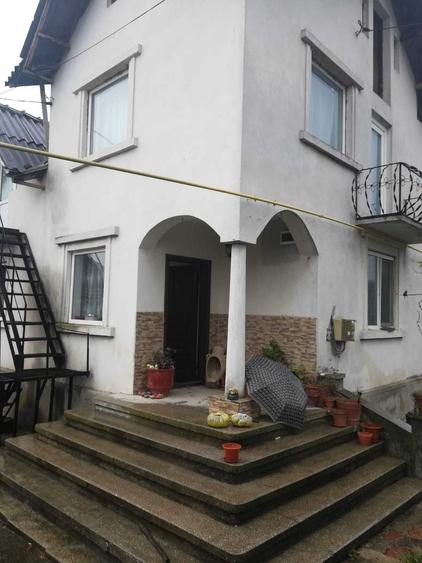 Casă cu 4 camere în Săteni