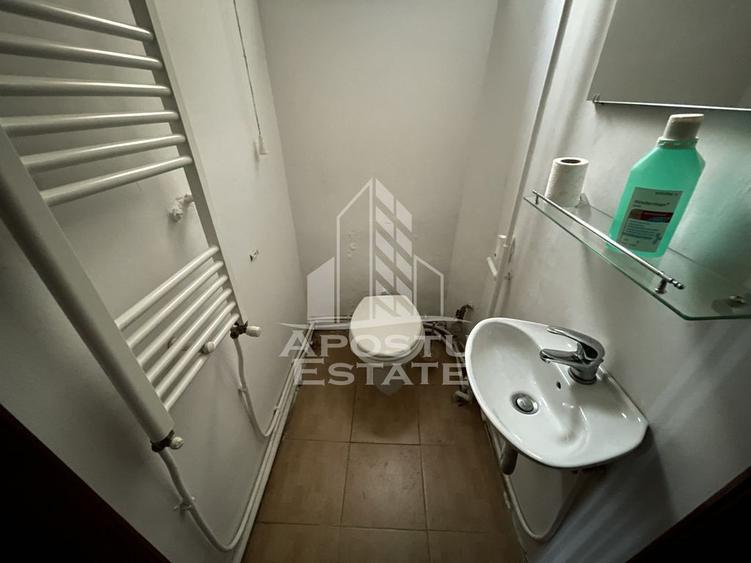 Spațiu comercial, de 47 mp, în P-ța Unirii