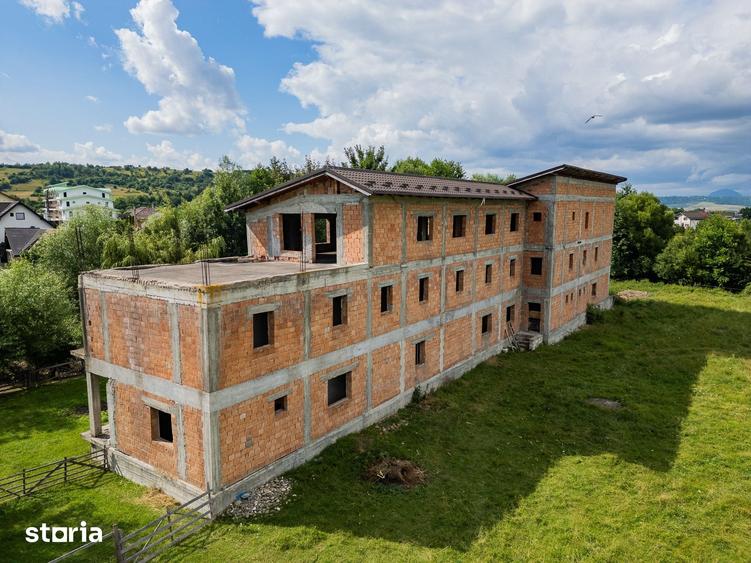 Casă cu Teren 2000 Mp în Central