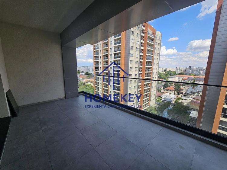 Apartament cu 3 camere decomandat în Est