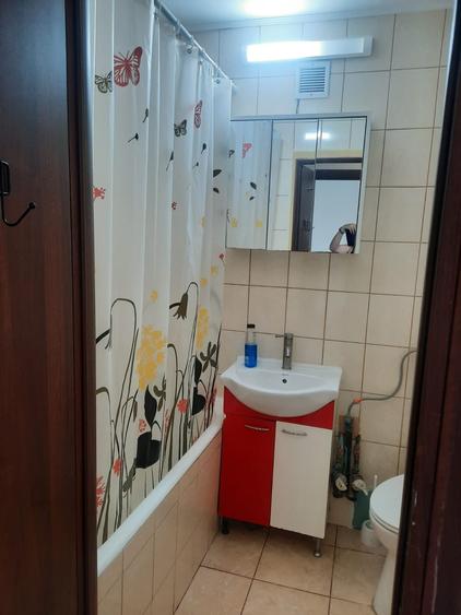 Apartament cu 3 camere decomandat în Drumul Taberei