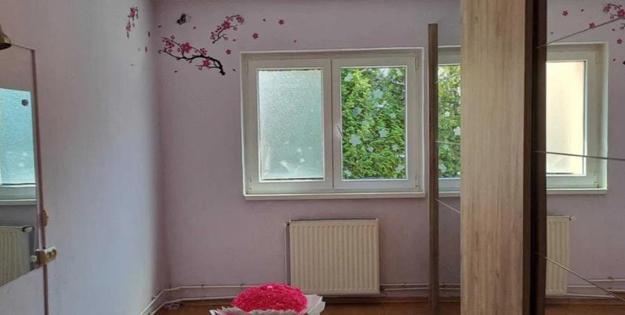 Apartament cu 3 camere decomandat în Astra