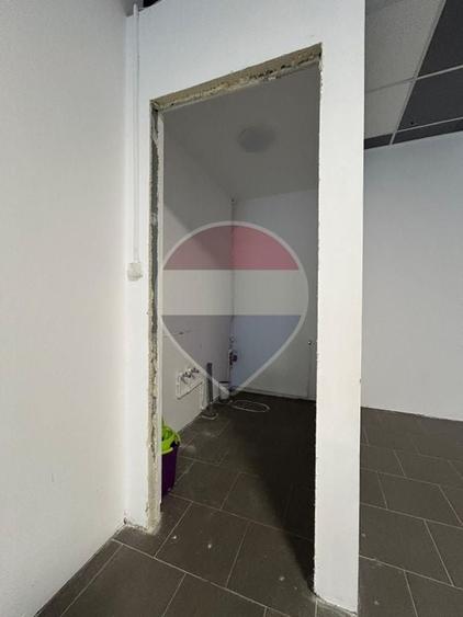 Spațiu comercial, de 70 mp, în