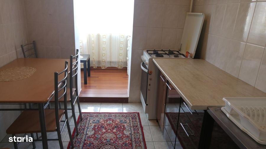 Apartament cu 3 camere decomandat în Dorobanți 1