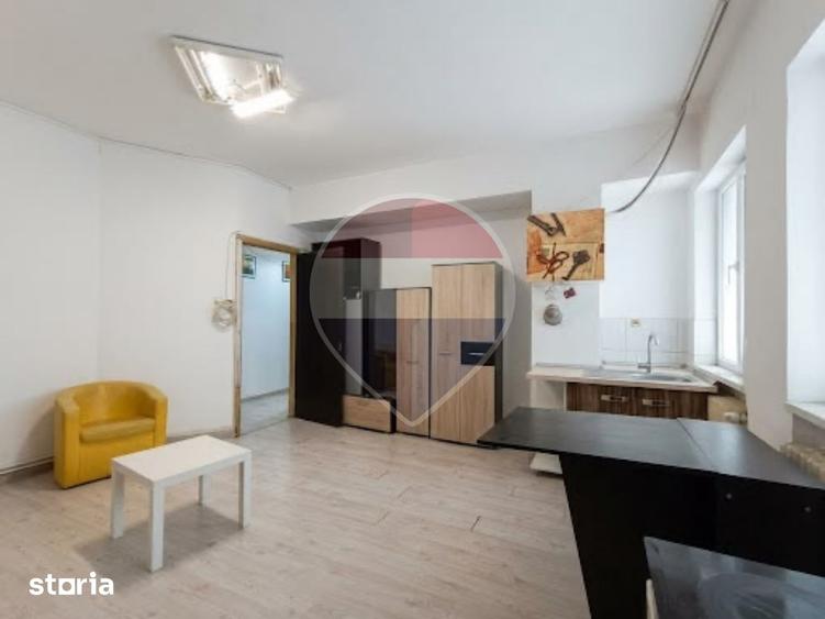 Apartament cu 5 camere semidecomandat în Cișmigiu