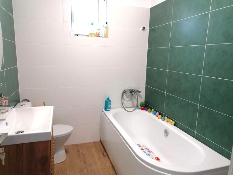 Casă cu 3 camere cu Canalizare în Dobroești