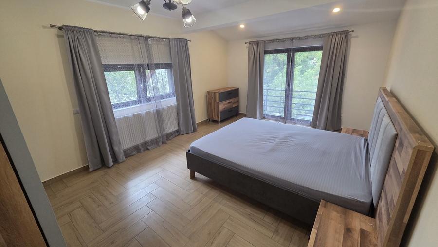 Apartament cu 4 camere decomandat în Central
