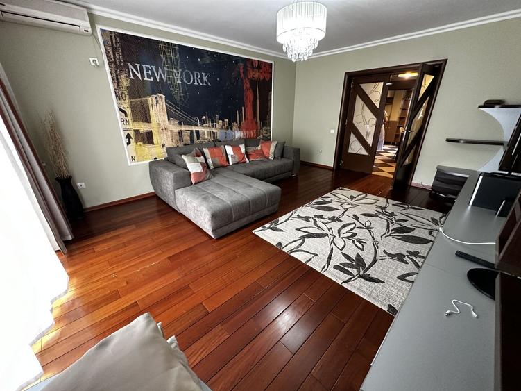 Apartament cu 3 camere decomandat în Virtuții