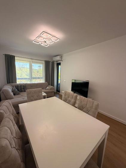 Apartament cu 3 camere decomandat în P-ta Presei Libere
