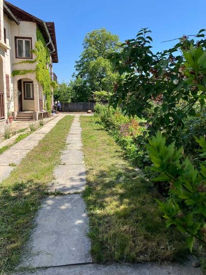Casă cu 4 camere în Bucșani
