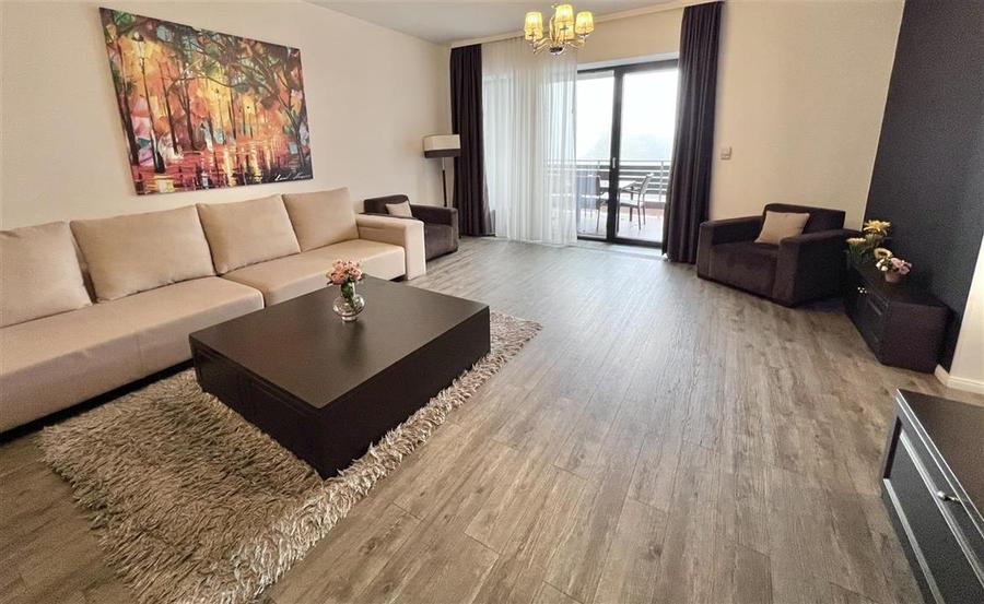 Apartament cu 4 camere decomandat, mobilat în Poiana Brașov